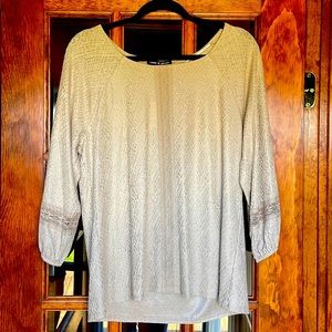 Cable and gauge textured tan 3/4 length sleeve shirt.